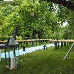 Espace de cérémonie de mariage avec des bancs